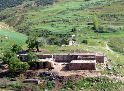 Shepherd�s home in valley